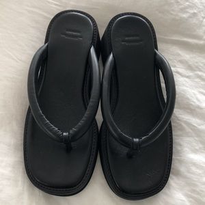 Amomento sandals-black